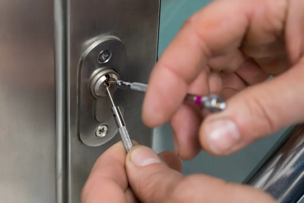 LU Locksmith, 24/7 Emergency Services 07458 149 255